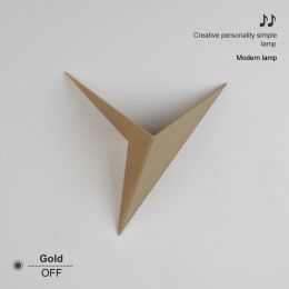 Creative wrought iron shaped triangle wall lamp (style: Warm light, Color: Golden)